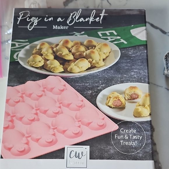 Pink Pigs in a Blanket Silicon Maker/Baker - Picture 1 of 7